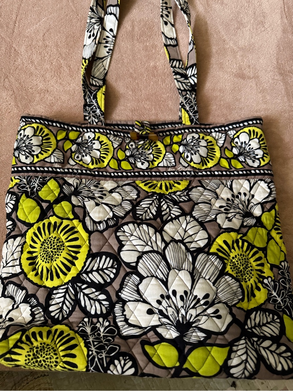 Vera Bradley Tote Bag with Toggle Closure in Citron. EUC. Made in USA 🇺🇸